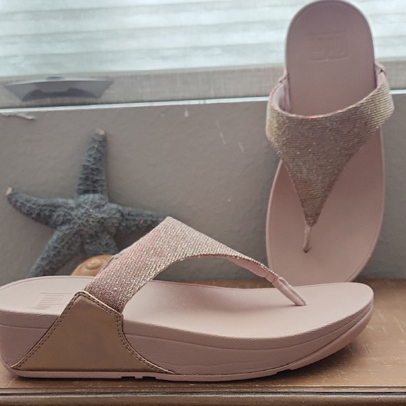 Fitflop Shoes - New -Fitflop Rose Gold Lulu Shimmerlux Toe Post Women's Sandals Size 7